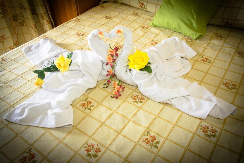 Hostal Malia コニル・デ・ラ・フロンテラ エクステリア 写真